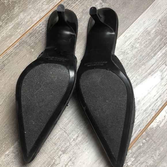 Black pointed toe, open back heels - Picture 5 of 7